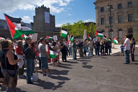 Marty Crockett (Derry Friends of Gaza) addresses the crowd about his experience driving an ambulance to Gaza 